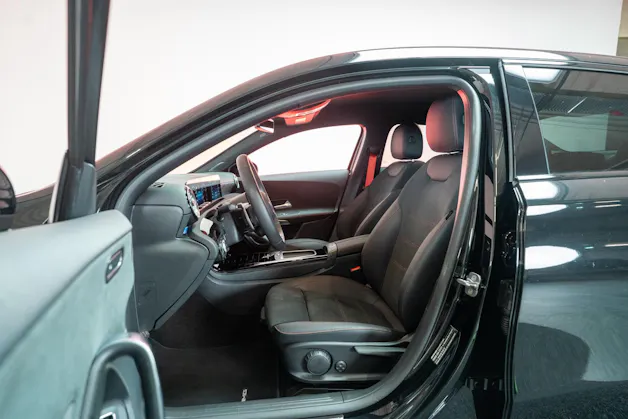 MERCEDES-BENZ A 35 AMG 4matic Limousine / Facelift / Rückfahrkamera / Ambientebeleuchtung