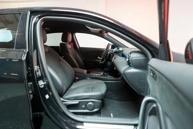 MERCEDES-BENZ A 35 AMG 4matic Limousine / Facelift / Rückfahrkamera / Ambientebeleuchtung