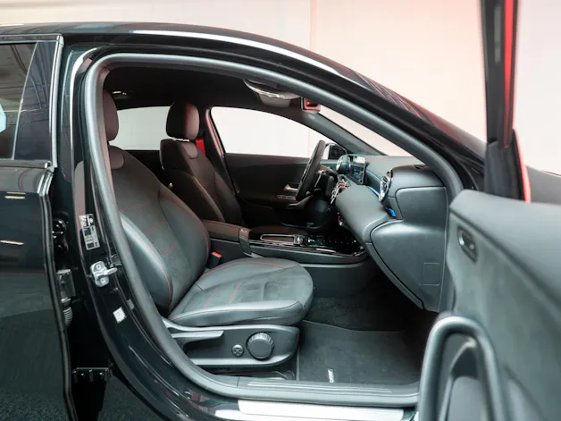MERCEDES-BENZ A 35 AMG 4matic Limousine / Facelift / Rückfahrkamera / Ambientebeleuchtung