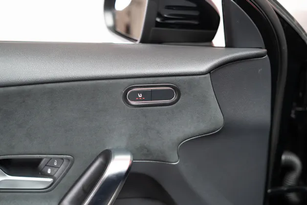MERCEDES-BENZ A 35 AMG 4matic Limousine / Facelift / Rückfahrkamera / Ambientebeleuchtung