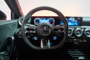 MERCEDES-BENZ A 35 AMG 4matic Limousine / Facelift / Rückfahrkamera / Ambientebeleuchtung