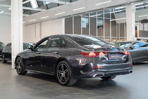 MERCEDES-BENZ E 220 d AMG Line / Navi / Rückfahrkamera / Sitzheizung