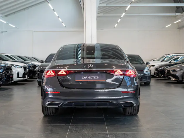 MERCEDES-BENZ E 220 d AMG Line / Navi / Rückfahrkamera / Sitzheizung