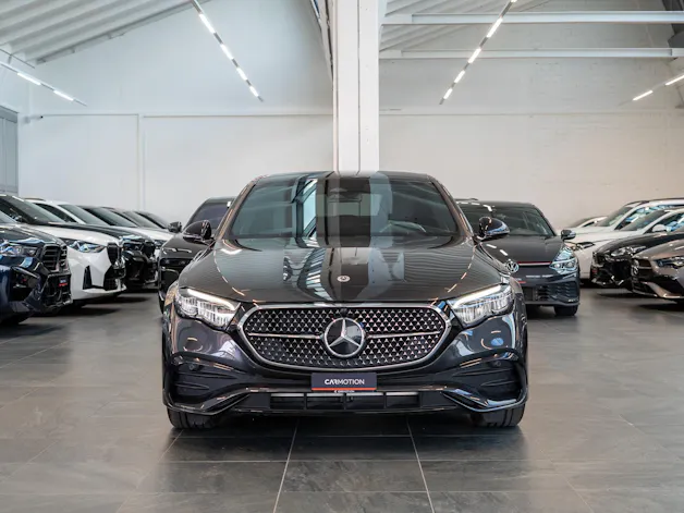 MERCEDES-BENZ E 220 d AMG Line / Navi / Rückfahrkamera / Sitzheizung