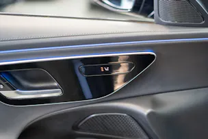 MERCEDES-BENZ E 220 d AMG Line / Navi / Rückfahrkamera / Sitzheizung