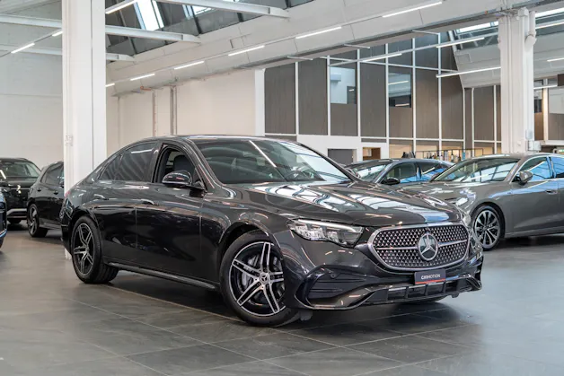 MERCEDES-BENZ E 220 d AMG Line / Navi / Rückfahrkamera / Sitzheizung