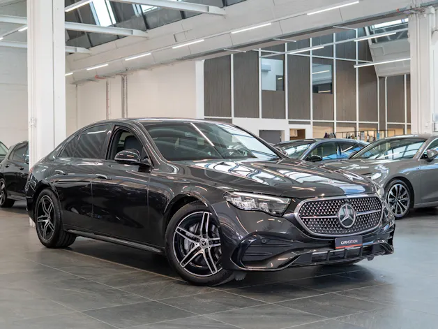 MERCEDES-BENZ E 220 d AMG Line / Navi / Rückfahrkamera / Sitzheizung