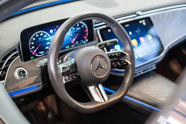 MERCEDES-BENZ E 220 d AMG Line / Navi / Rückfahrkamera / Sitzheizung