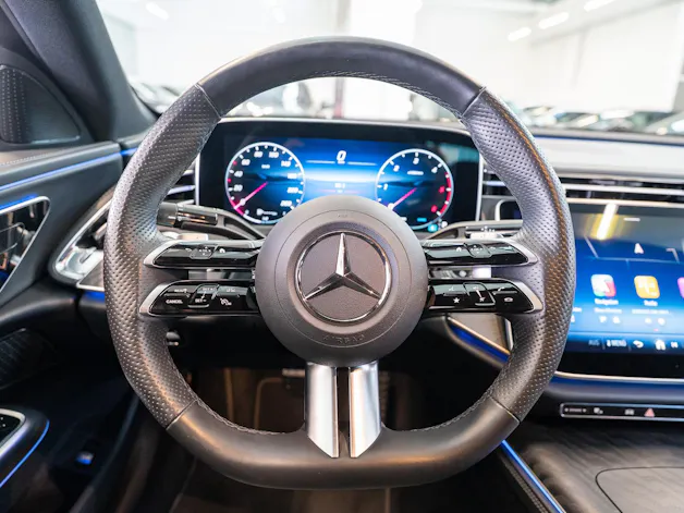 MERCEDES-BENZ E 220 d AMG Line / Navi / Rückfahrkamera / Sitzheizung