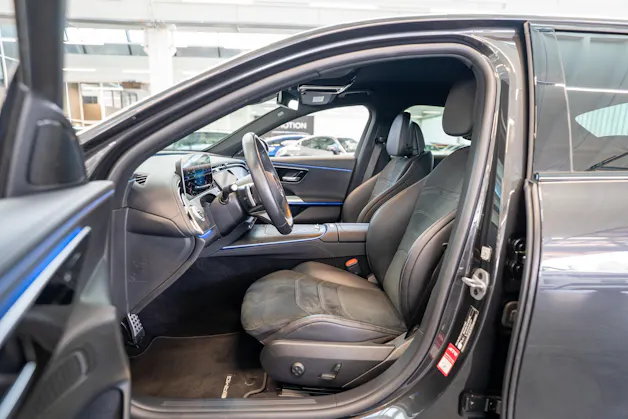 MERCEDES-BENZ E 220 d AMG Line / Navi / Rückfahrkamera / Sitzheizung