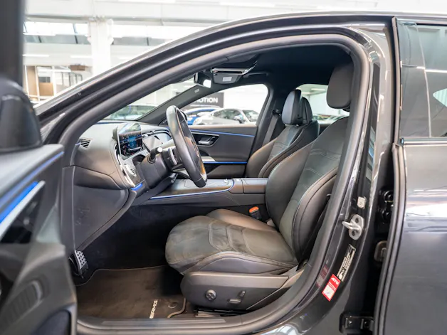 MERCEDES-BENZ E 220 d AMG Line / Navi / Rückfahrkamera / Sitzheizung