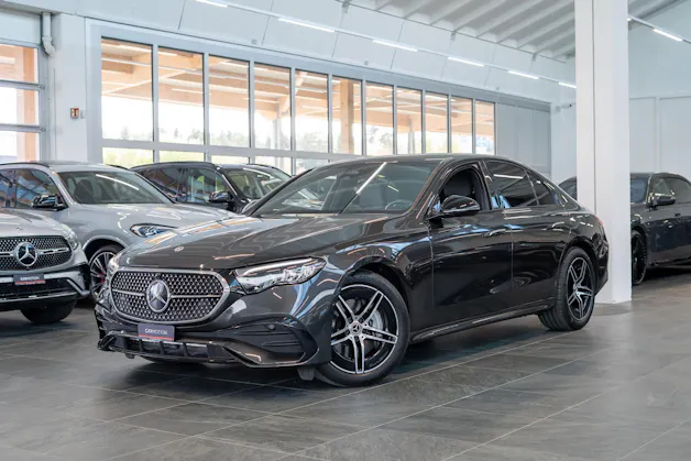 MERCEDES-BENZ E 220 d AMG Line / Navi / Rückfahrkamera / Sitzheizung