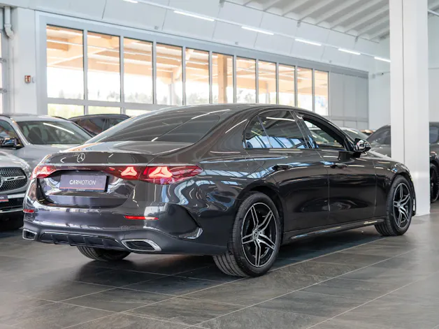 MERCEDES-BENZ E 220 d AMG Line / Navi / Rückfahrkamera / Sitzheizung