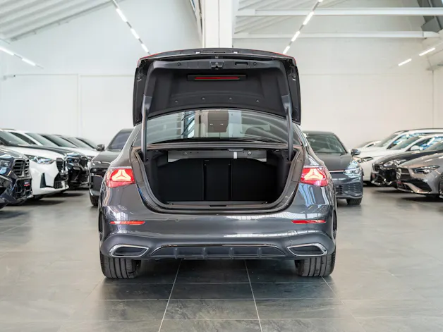 MERCEDES-BENZ E 220 d AMG Line / Navi / Rückfahrkamera / Sitzheizung
