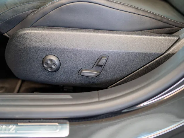 MERCEDES-BENZ E 220 d AMG Line / Navi / Rückfahrkamera / Sitzheizung