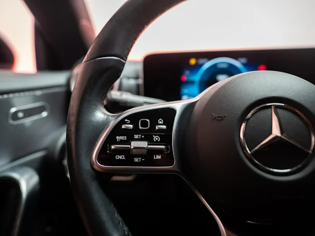 MERCEDES-BENZ CLA 180 Progressive / CH-Fahrzeug / Leder-Sitze / Rückfahrkamera