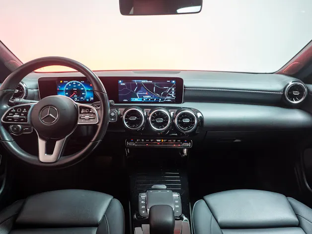 MERCEDES-BENZ CLA 180 Progressive / CH-Fahrzeug / Leder-Sitze / Rückfahrkamera