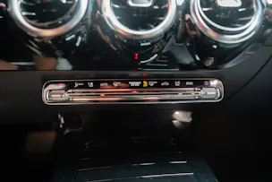 MERCEDES-BENZ CLA 180 Progressive / CH-Fahrzeug / Leder-Sitze / Rückfahrkamera