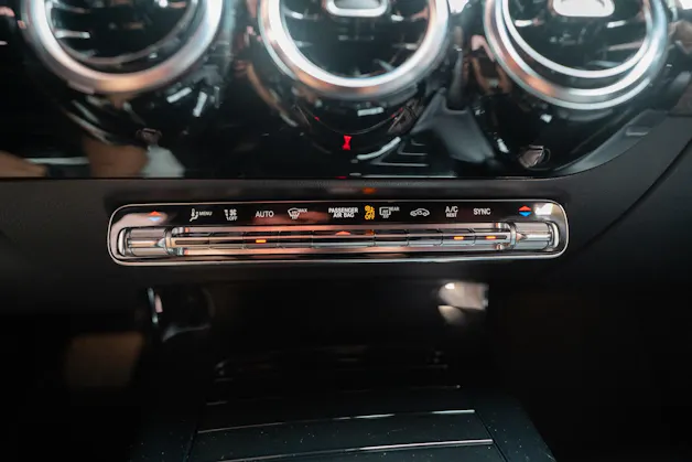 MERCEDES-BENZ CLA 180 Progressive / CH-Fahrzeug / Leder-Sitze / Rückfahrkamera