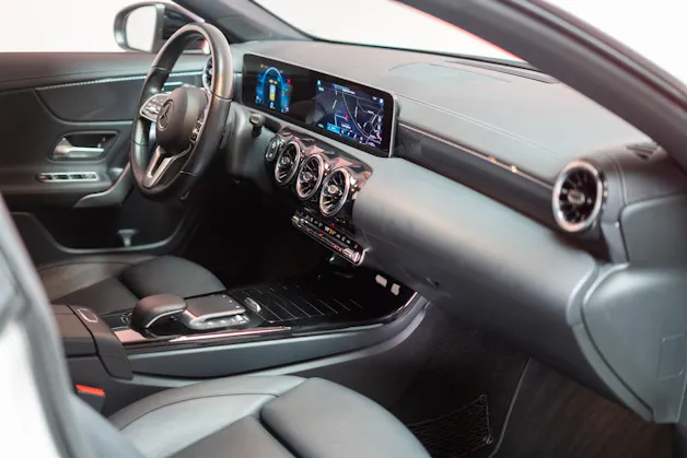 MERCEDES-BENZ CLA 180 Progressive / CH-Fahrzeug / Leder-Sitze / Rückfahrkamera