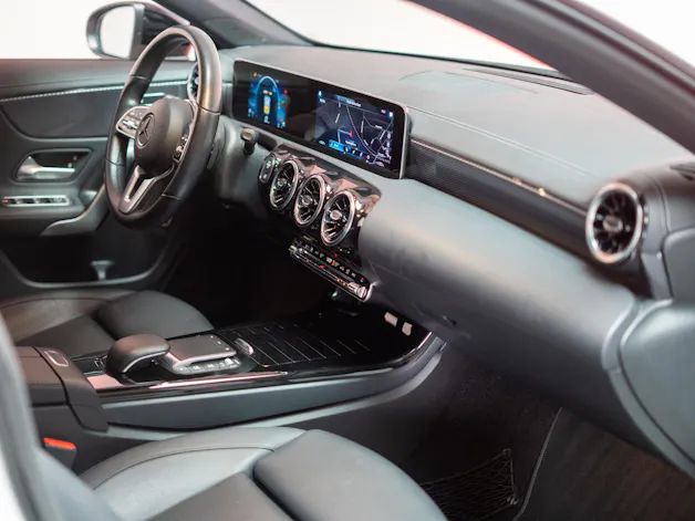 MERCEDES-BENZ CLA 180 Progressive / CH-Fahrzeug / Leder-Sitze / Rückfahrkamera