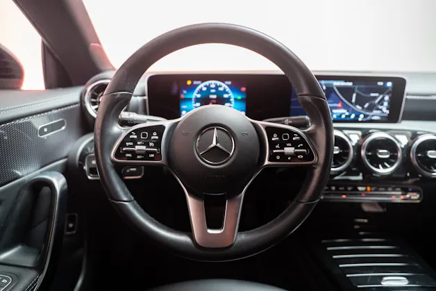 MERCEDES-BENZ CLA 180 Progressive / CH-Fahrzeug / Leder-Sitze / Rückfahrkamera