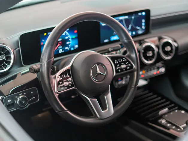 MERCEDES-BENZ CLA 180 Progressive / CH-Fahrzeug / Leder-Sitze / Rückfahrkamera