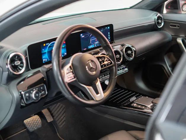 MERCEDES-BENZ CLA 180 Progressive / CH-Fahrzeug / Leder-Sitze / Rückfahrkamera