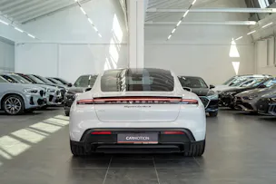 PORSCHE Taycan Turbo S / CH-Fahrzeug / Keramik Brems-Anlage / Panorama / Alcantara Lenkrad / Sport Chrono