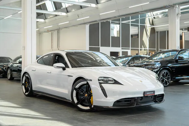 PORSCHE Taycan Turbo S / CH-Fahrzeug / Keramik Brems-Anlage / Panorama / Alcantara Lenkrad / Sport Chrono