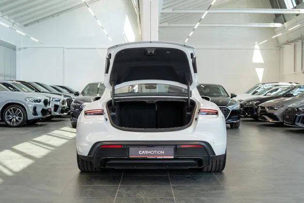 PORSCHE Taycan Turbo S / CH-Fahrzeug / Keramik Brems-Anlage / Panorama / Alcantara Lenkrad / Sport Chrono