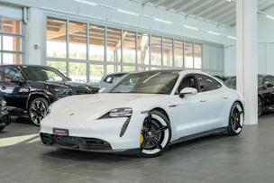 PORSCHE Taycan Turbo S / CH-Fahrzeug / Keramik Brems-Anlage / Panorama / Alcantara Lenkrad / Sport Chrono