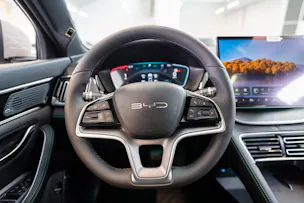 BYD Seal U DM-i Design AWD / Panorama / Head-Up Display / 360° Kamera