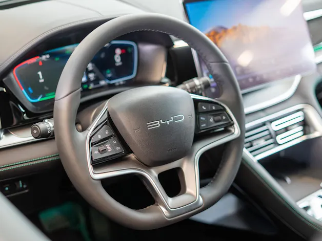 BYD Seal U DM-i Design AWD / Panorama / Head-Up Display / 360° Kamera