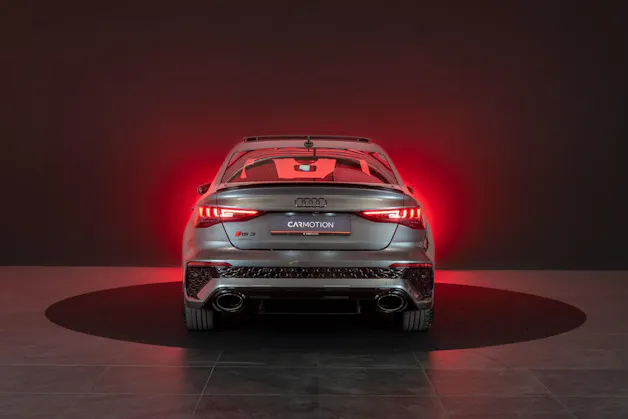 AUDI RS3 Limousine 2.5 TFSI quattro S-Tronic / Panorama-Glasdach / Performance-Abgasanlage / Massage-Sitz
