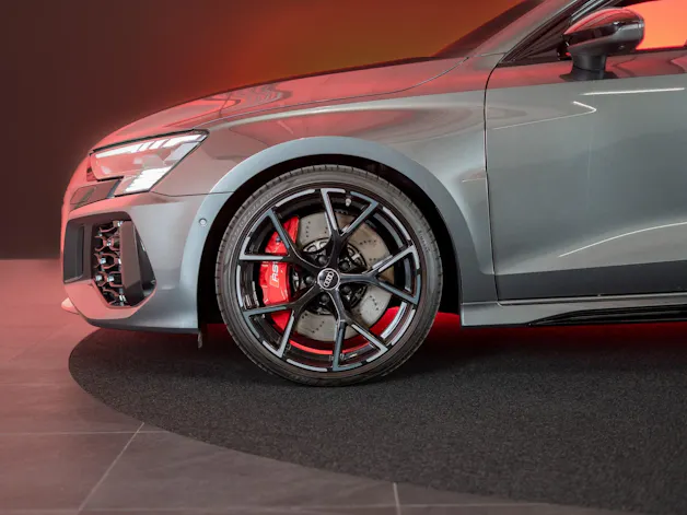 AUDI RS3 Limousine 2.5 TFSI quattro S-Tronic / Panorama-Glasdach / Performance-Abgasanlage / Massage-Sitz
