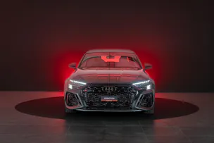 AUDI RS3 Limousine 2.5 TFSI quattro S-Tronic / Panorama-Glasdach / Performance-Abgasanlage / Massage-Sitz