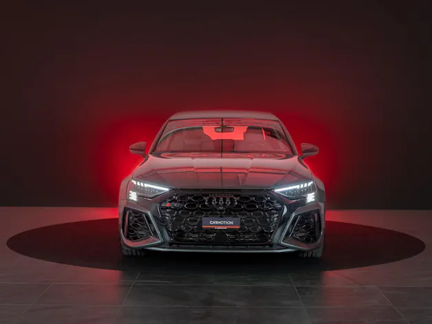 AUDI RS3 Limousine 2.5 TFSI quattro S-Tronic / Panorama-Glasdach / Performance-Abgasanlage / Massage-Sitz