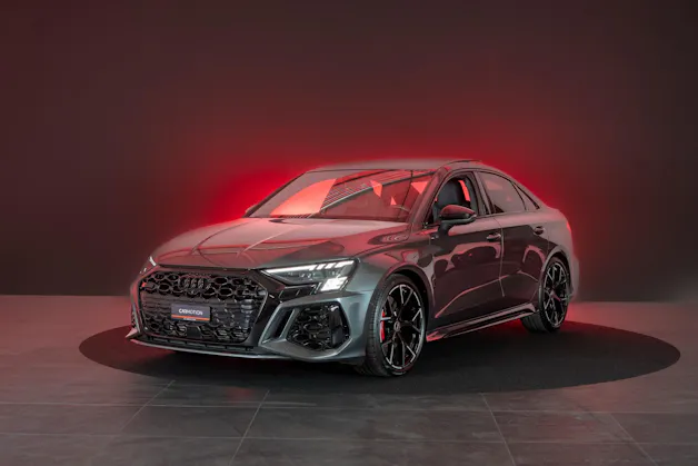 AUDI RS3 Limousine 2.5 TFSI quattro S-Tronic / Panorama-Glasdach / Performance-Abgasanlage / Massage-Sitz