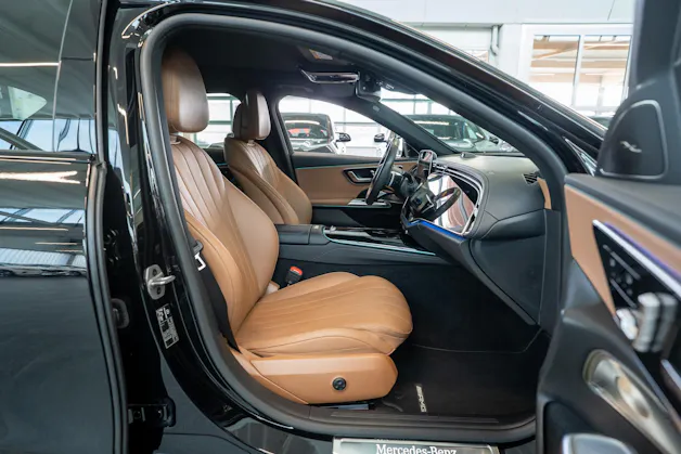 MERCEDES-BENZ E 450 d AMG Line 4matic / Hyperscreen / Panorama / 360°Kamera