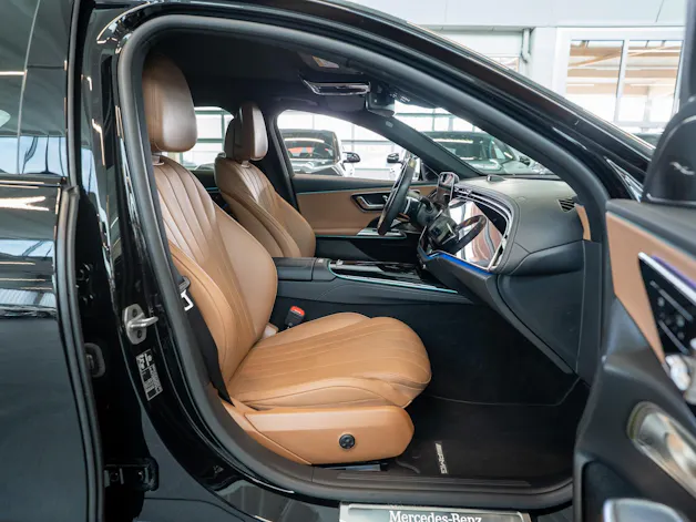 MERCEDES-BENZ E 450 d AMG Line 4matic / Hyperscreen / Panorama / 360°Kamera