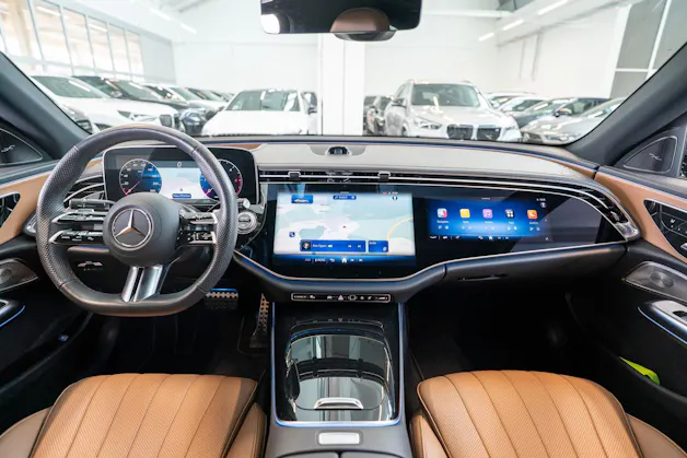 MERCEDES-BENZ E 450 d AMG Line 4matic / Hyperscreen / Panorama / 360°Kamera
