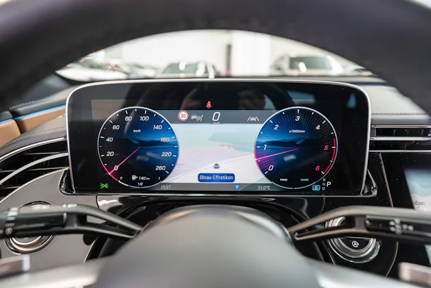 MERCEDES-BENZ E 450 d AMG Line 4matic / Hyperscreen / Panorama / 360°Kamera