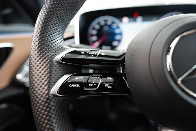 MERCEDES-BENZ E 450 d AMG Line 4matic / Hyperscreen / Panorama / 360°Kamera