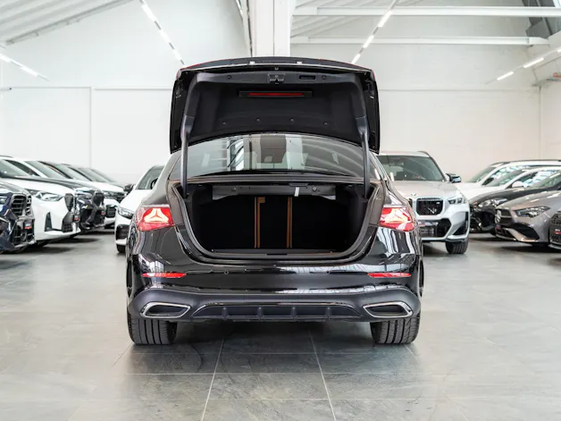 MERCEDES-BENZ E 450 d AMG Line 4matic / Hyperscreen / Panorama / 360°Kamera