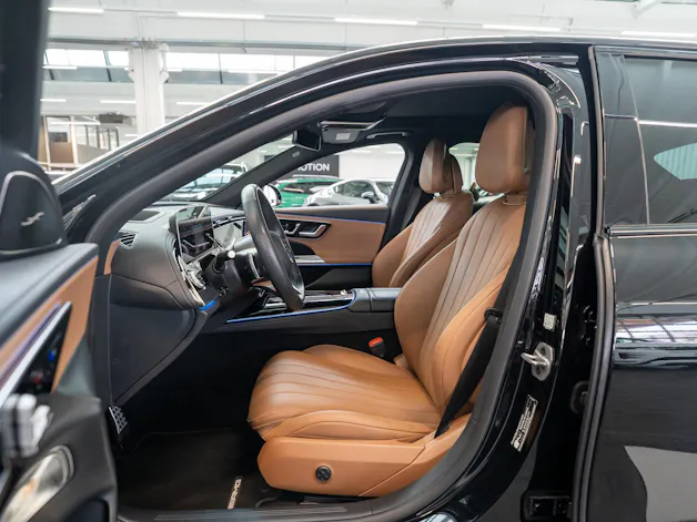 MERCEDES-BENZ E 450 d AMG Line 4matic / Hyperscreen / Panorama / 360°Kamera
