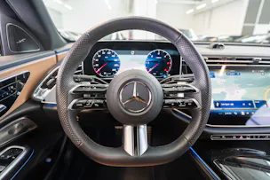 MERCEDES-BENZ E 450 d AMG Line 4matic / Hyperscreen / Panorama / 360°Kamera