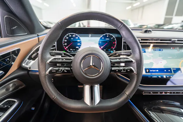 MERCEDES-BENZ E 450 d AMG Line 4matic / Hyperscreen / Panorama / 360°Kamera