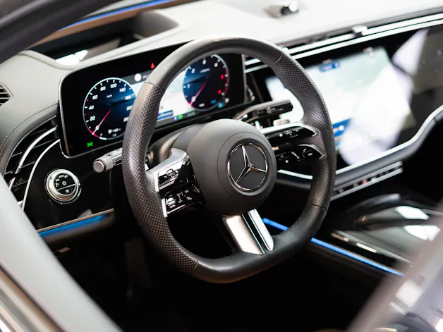 MERCEDES-BENZ E 450 d AMG Line 4matic / Hyperscreen / Panorama / 360°Kamera