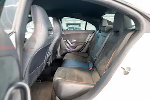 MERCEDES-BENZ CLA 200 d AMG Line 4matic Ambiente-Beleuchtung / Sitzheizung / Navi